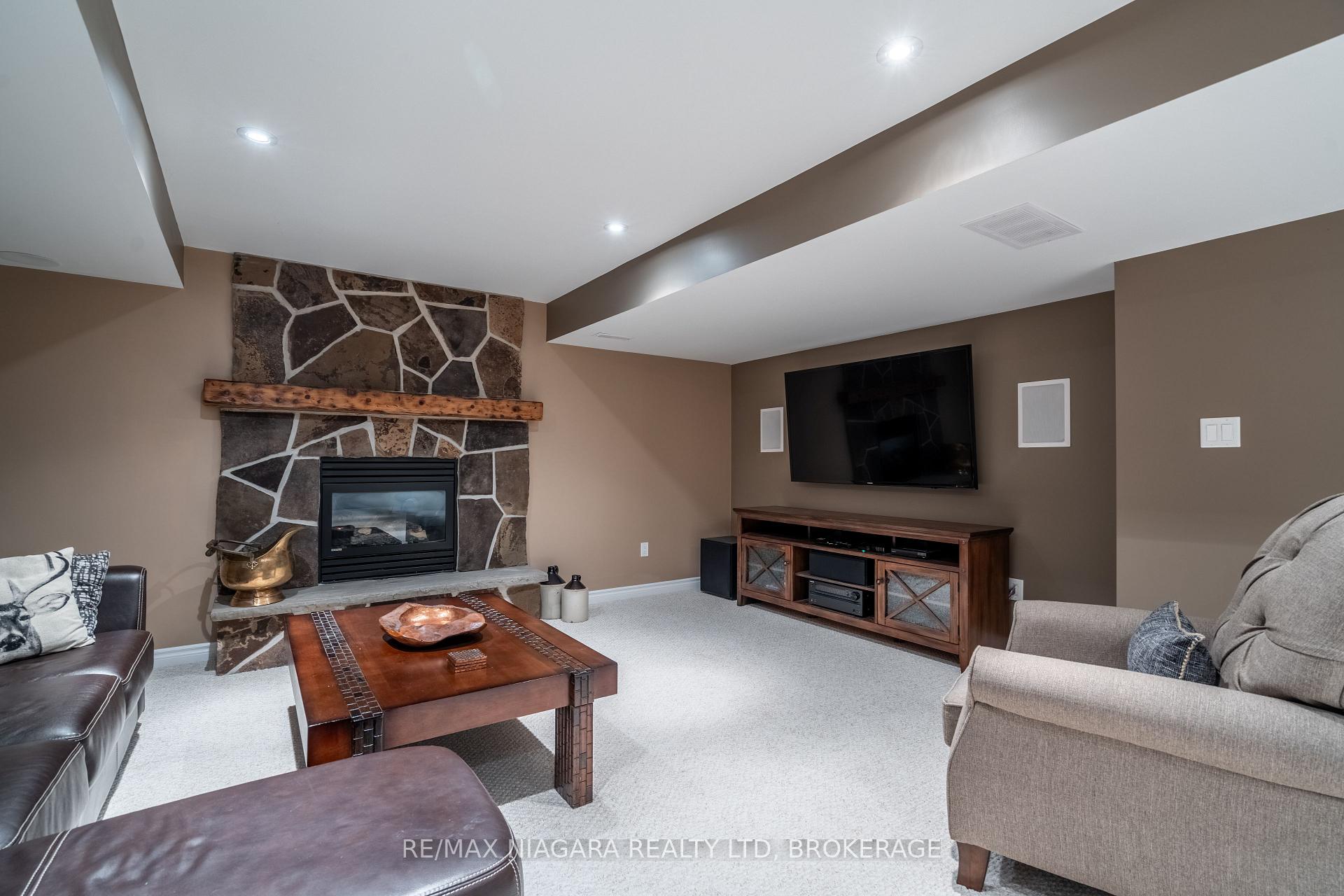 Photo 40 of 63 Hickory Crescent, Grimsby, Grimsby West — HOMEH