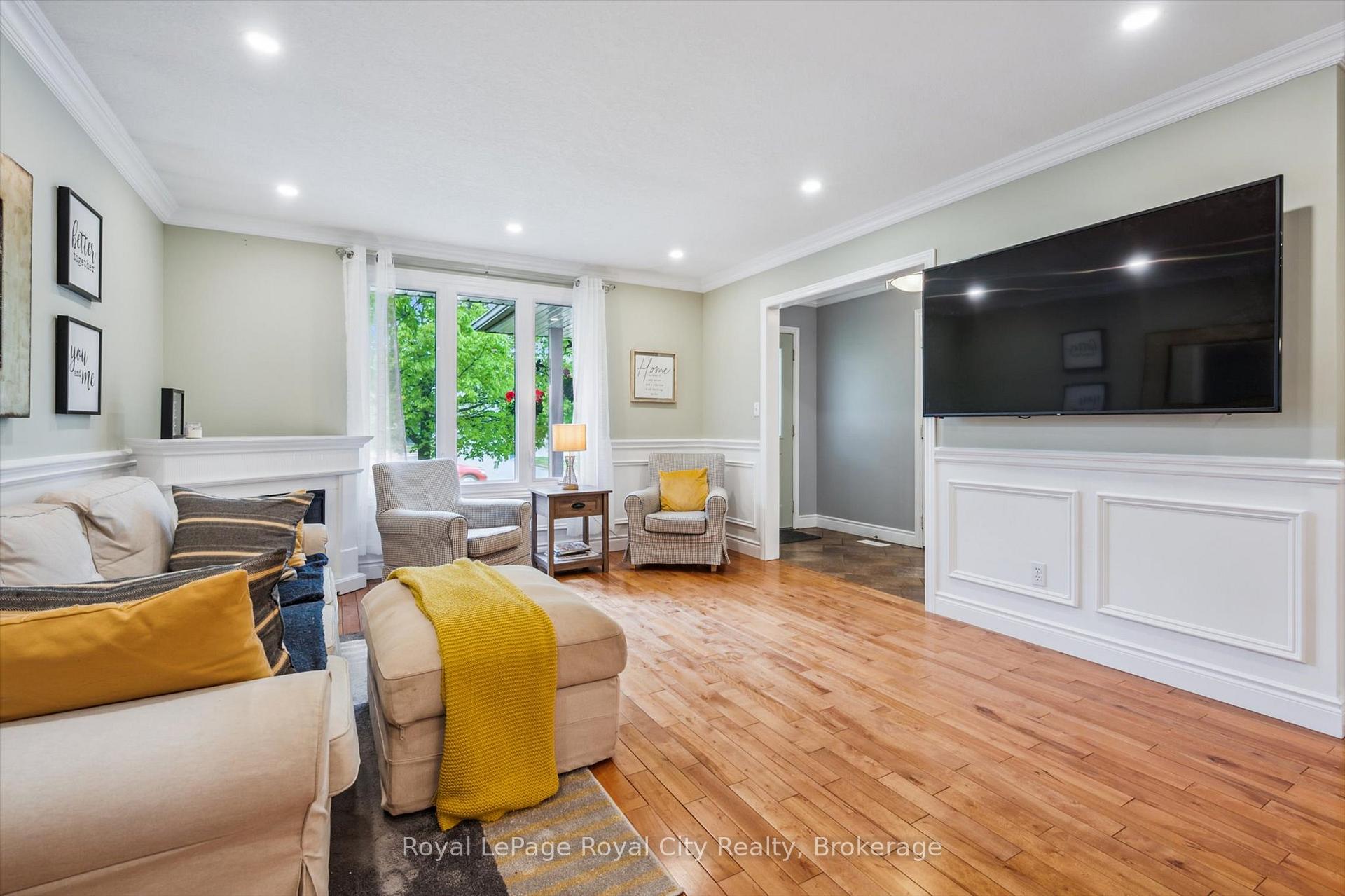 Photo 5 of 138 Pheasant Run Drive, Guelph, Kortright Hills — HOMEH