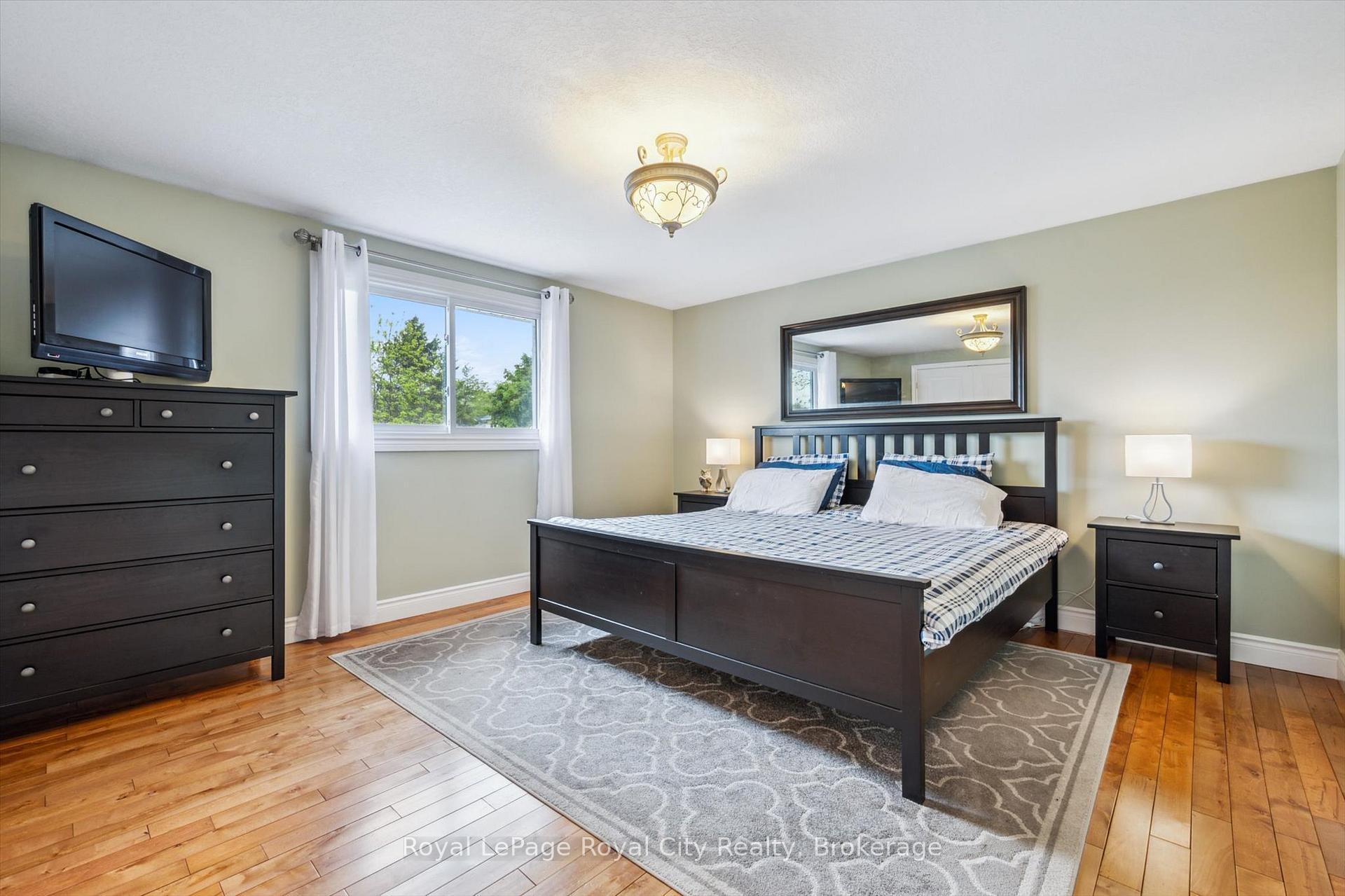 Photo 14 of 138 Pheasant Run Drive, Guelph, Kortright Hills — HOMEH