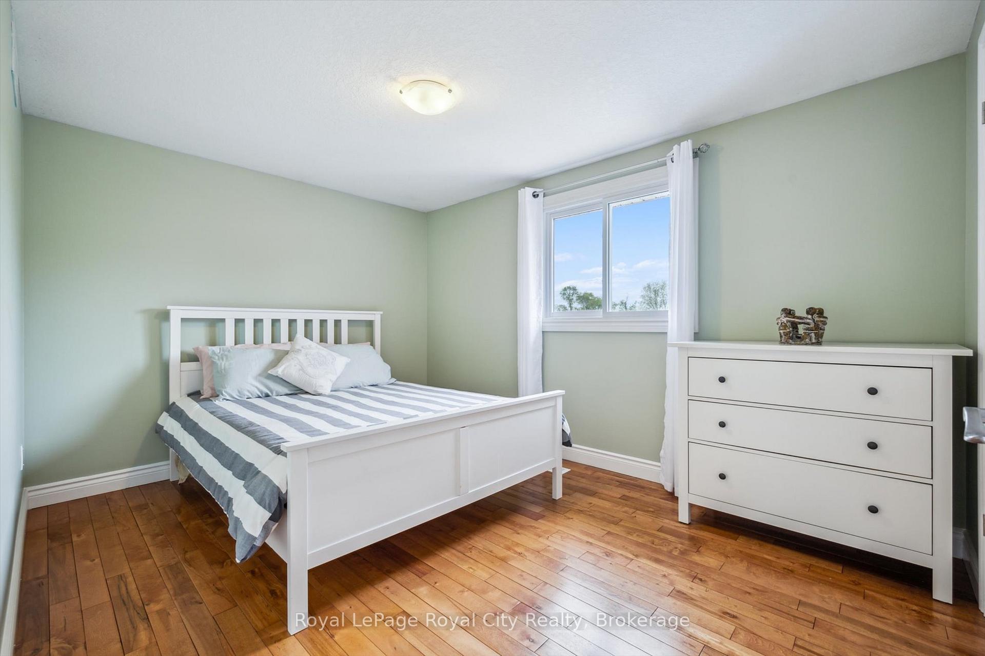 Photo 16 of 138 Pheasant Run Drive, Guelph, Kortright Hills — HOMEH