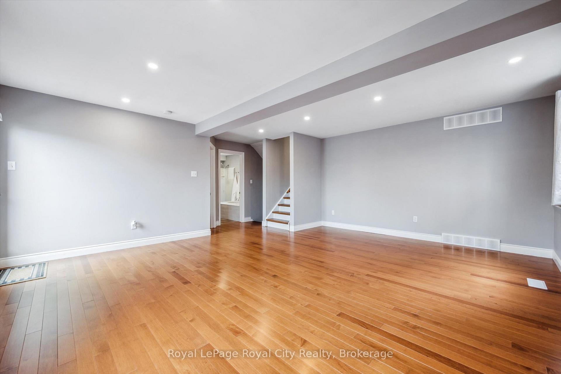 Photo 21 of 138 Pheasant Run Drive, Guelph, Kortright Hills — HOMEH