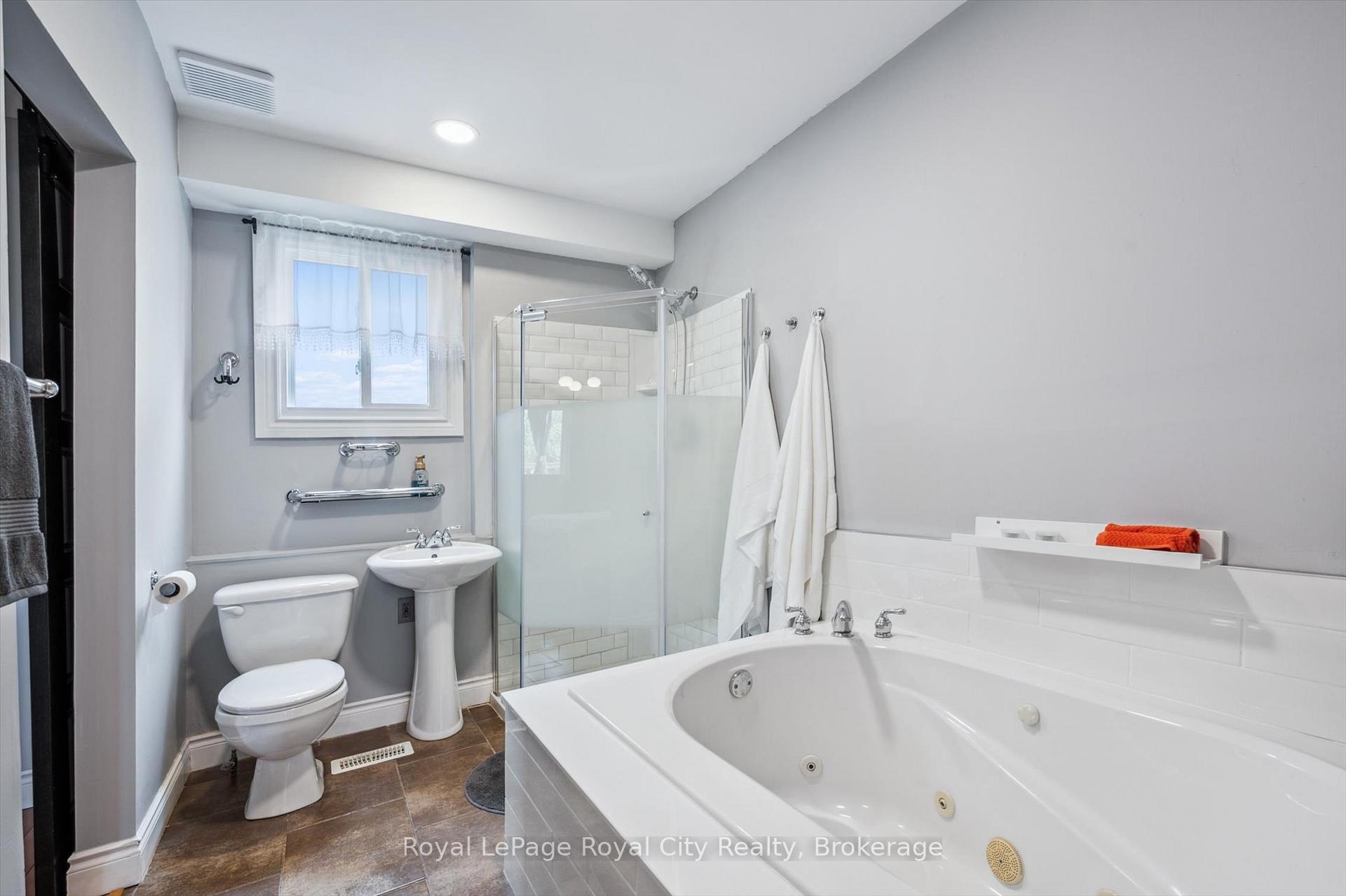 Photo 23 of 138 Pheasant Run Drive, Guelph, Kortright Hills — HOMEH
