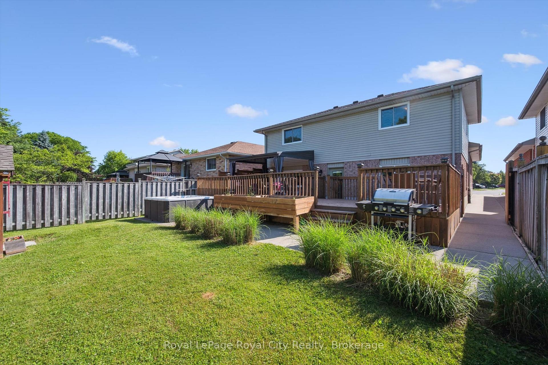 Photo 31 of 138 Pheasant Run Drive, Guelph, Kortright Hills — HOMEH