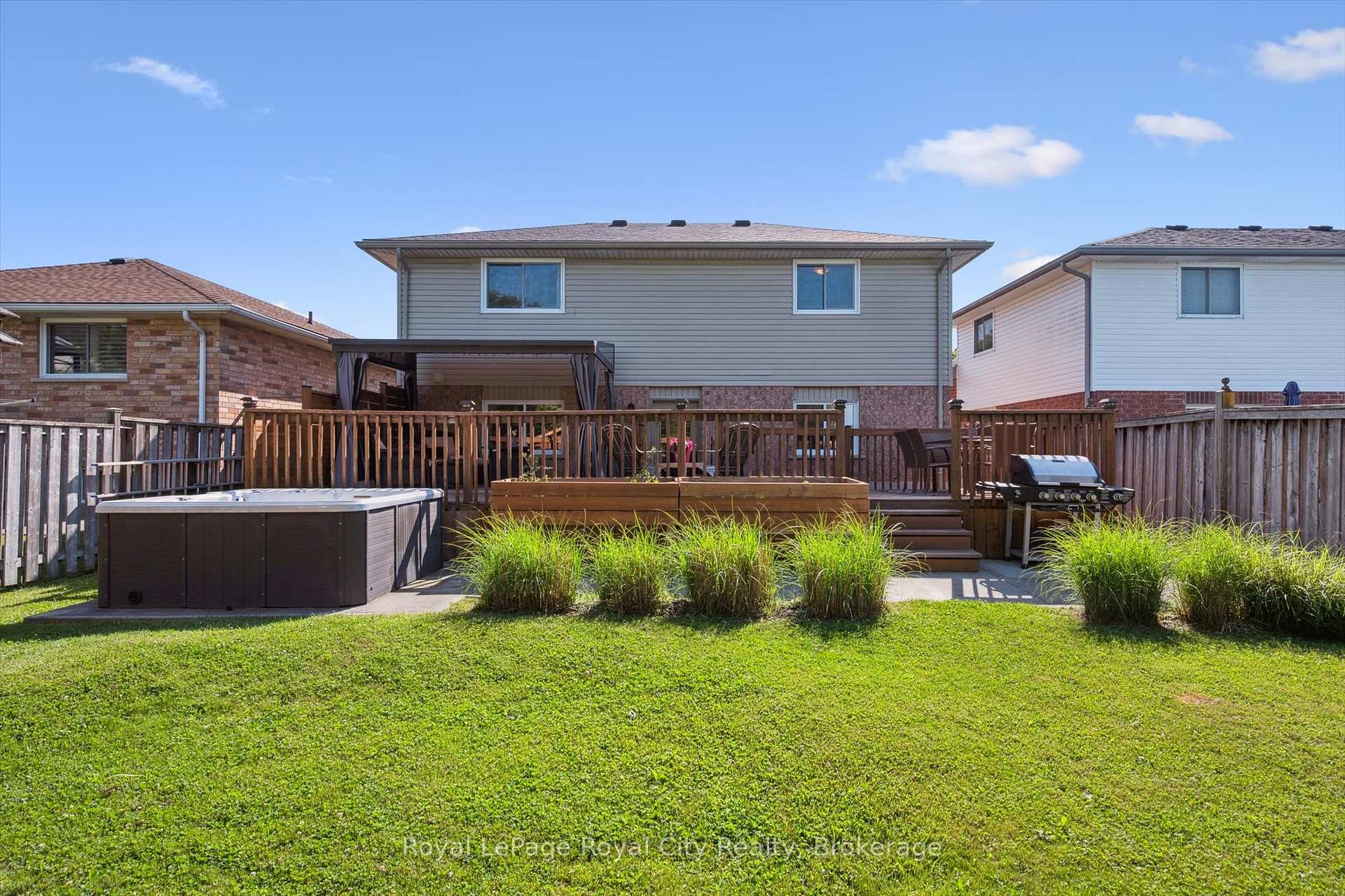 Photo 32 of 138 Pheasant Run Drive, Guelph, Kortright Hills — HOMEH