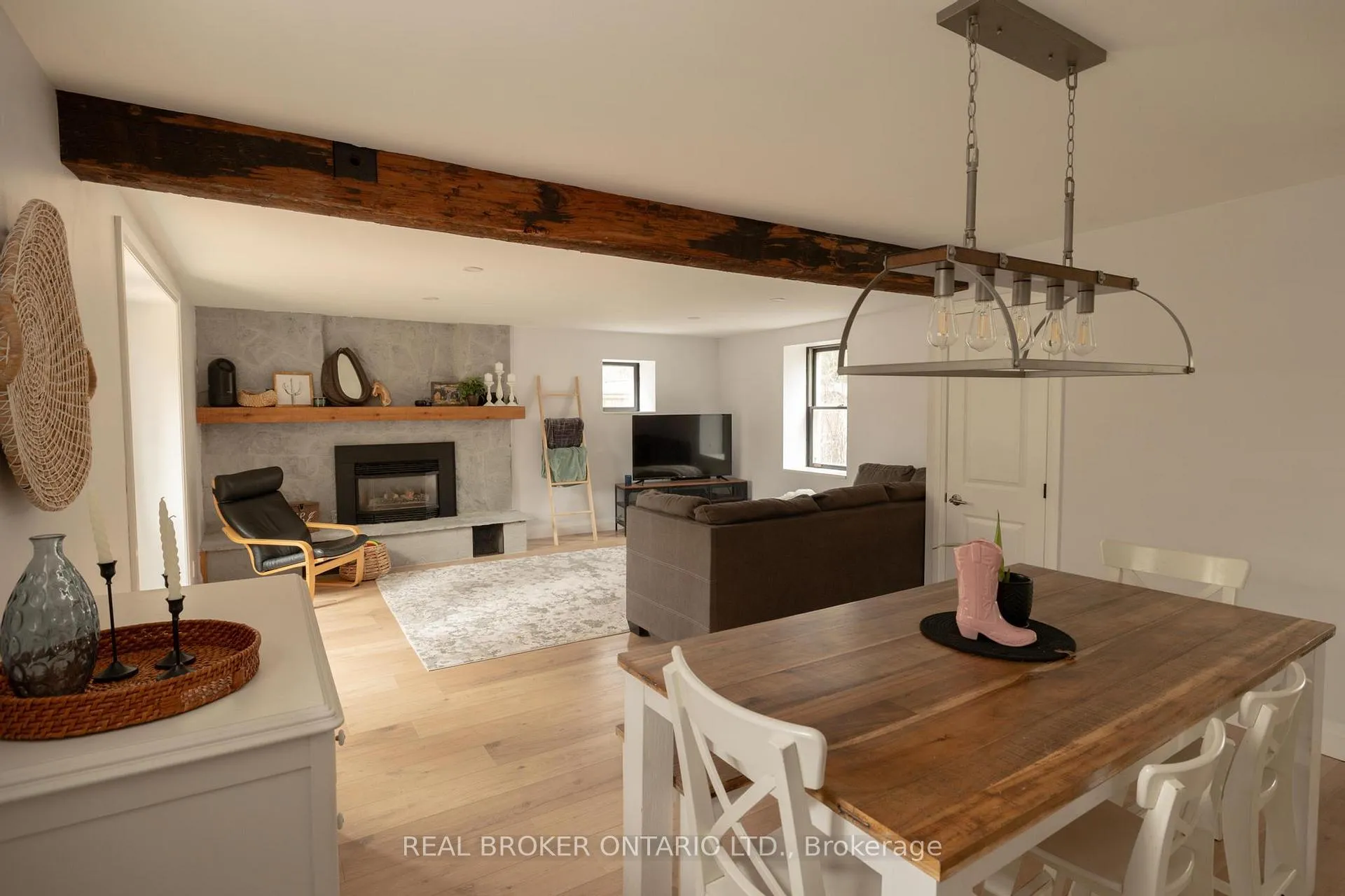 Photo 11 of 145 Garafraxa Street E, Centre Wellington, Fergus — HOMEH