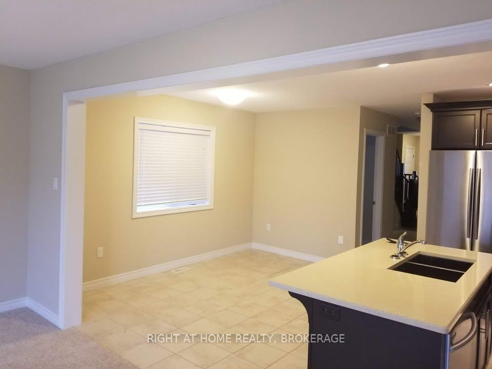 Photo 4 of 32 drone Crescent, Guelph, Willow West/Sugarbush/West Acres — HOMEH