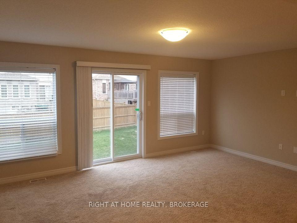Photo 7 of 32 drone Crescent, Guelph, Willow West/Sugarbush/West Acres — HOMEH