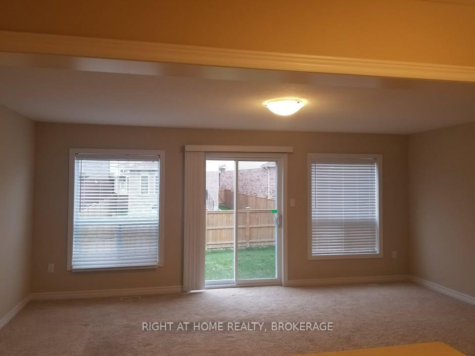 Photo 8 of 32 drone Crescent, Guelph, Willow West/Sugarbush/West Acres — HOMEH