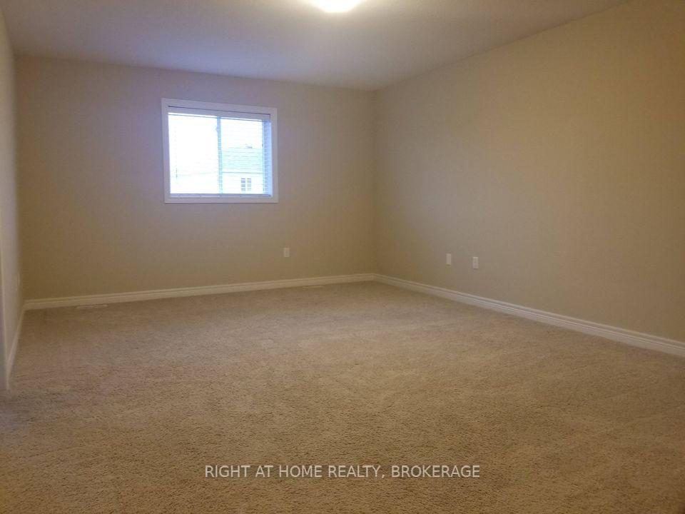 Photo 14 of 32 drone Crescent, Guelph, Willow West/Sugarbush/West Acres — HOMEH