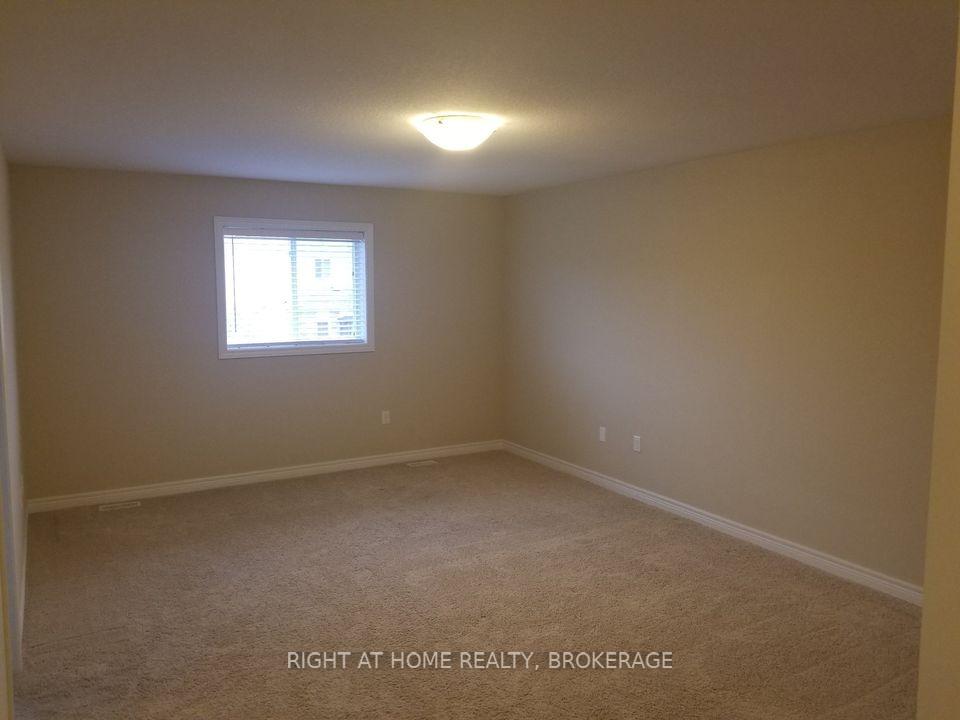 Photo 15 of 32 drone Crescent, Guelph, Willow West/Sugarbush/West Acres — HOMEH
