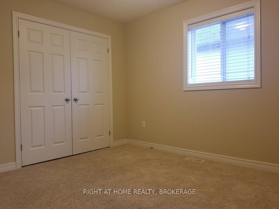 Photo 19 of 32 drone Crescent, Guelph, Willow West/Sugarbush/West Acres — HOMEH