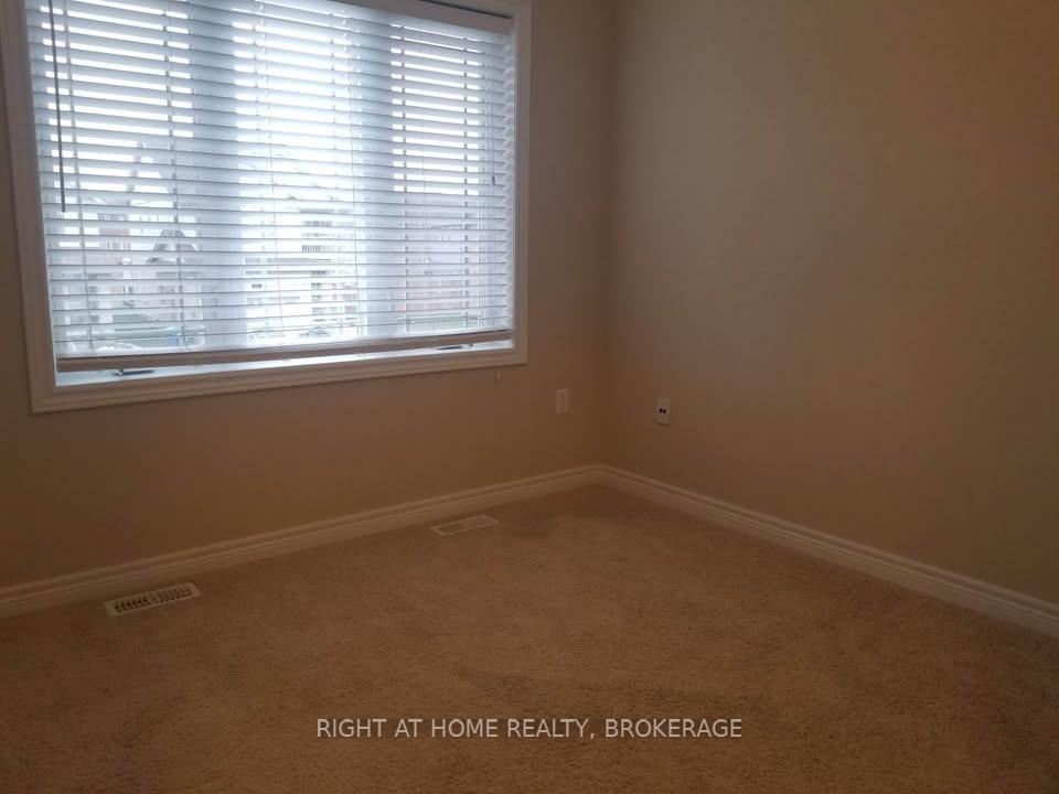 Photo 20 of 32 drone Crescent, Guelph, Willow West/Sugarbush/West Acres — HOMEH