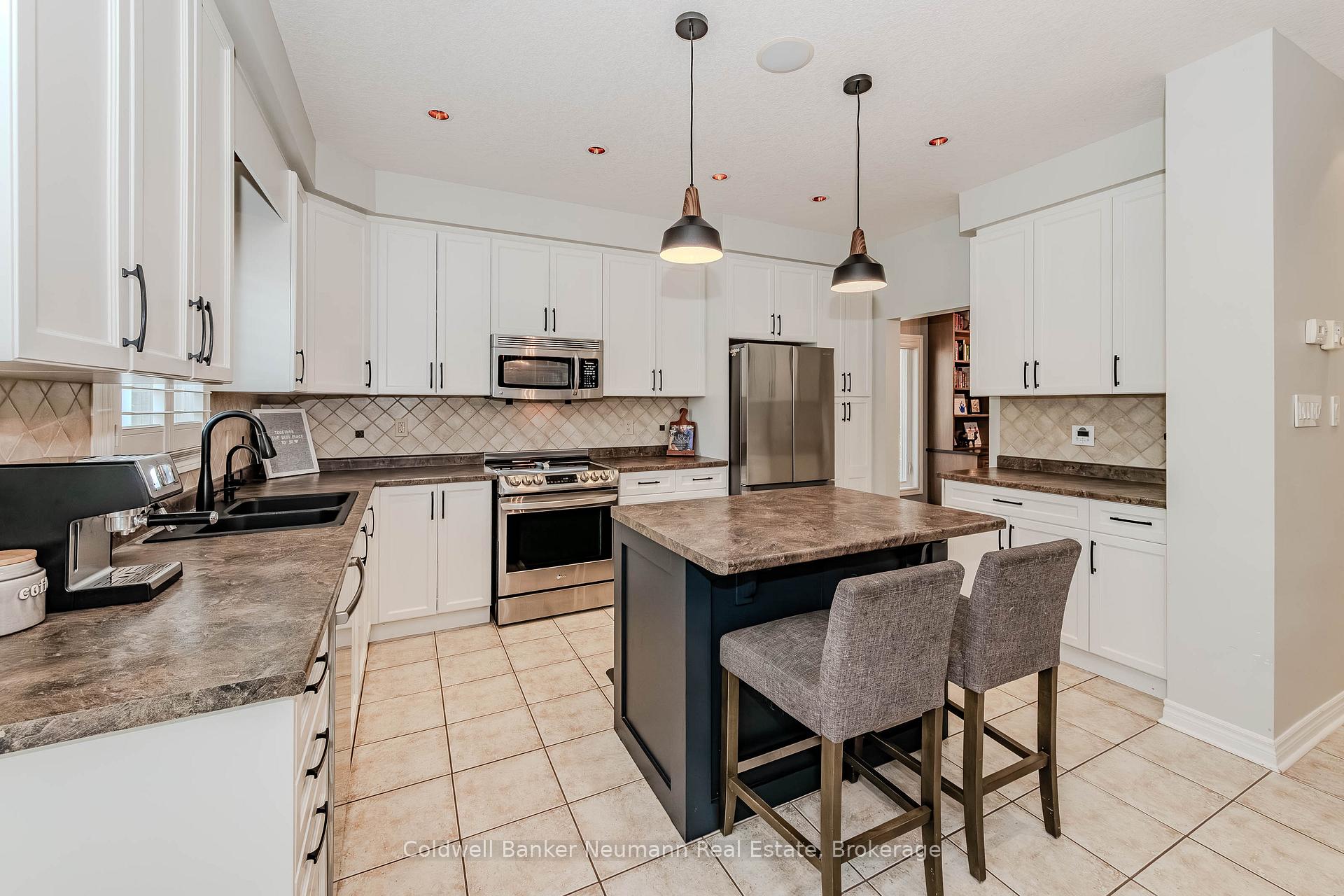 Photo 11 of 44 Hall Avenue, Guelph, Pineridge/Westminster Woods — HOMEH
