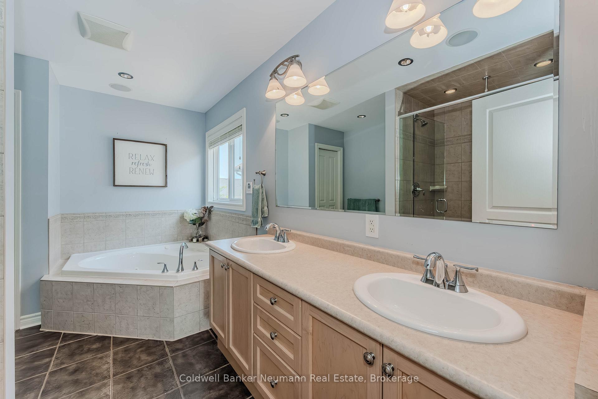 Photo 23 of 44 Hall Avenue, Guelph, Pineridge/Westminster Woods — HOMEH