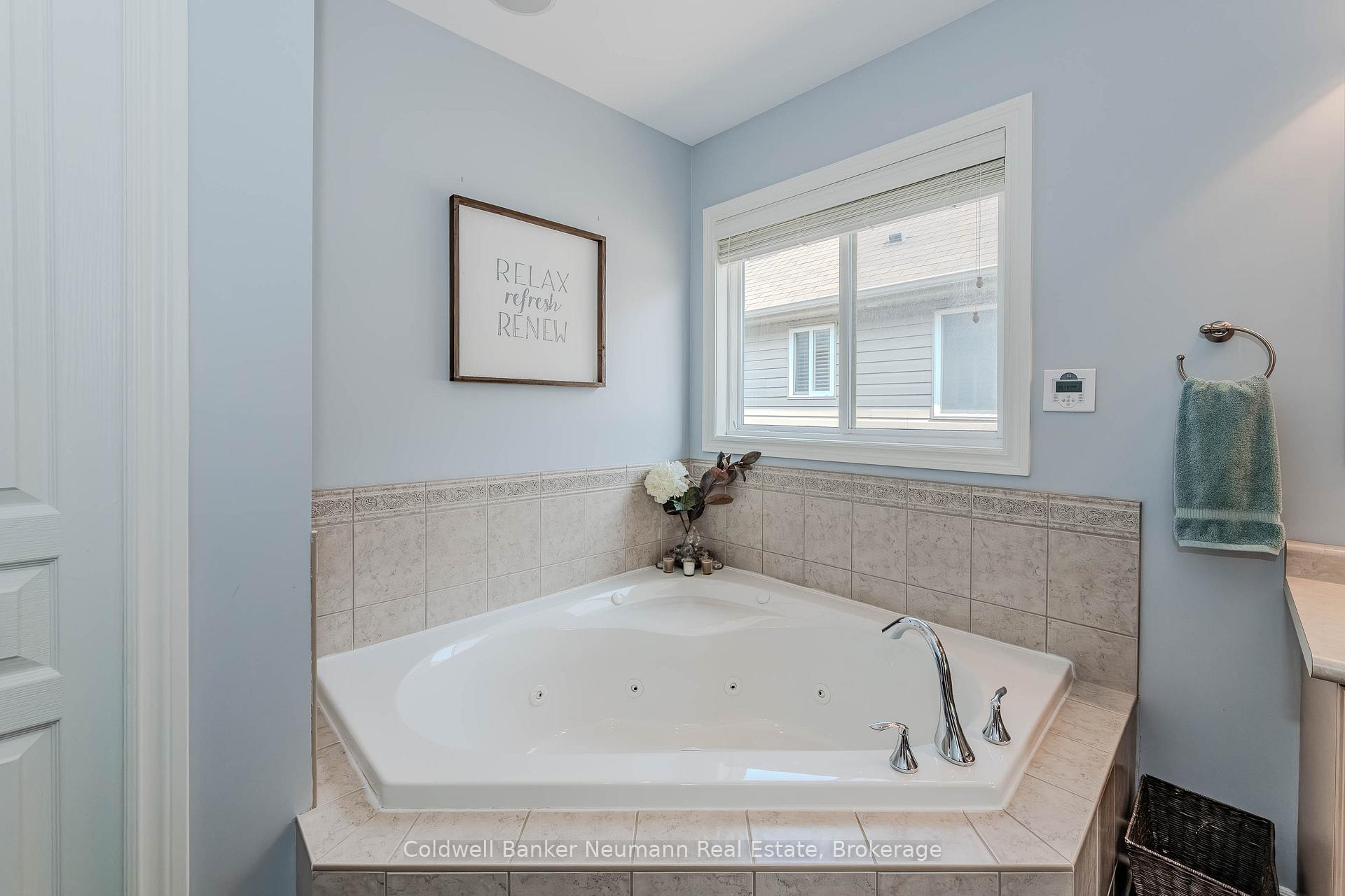 Photo 24 of 44 Hall Avenue, Guelph, Pineridge/Westminster Woods — HOMEH