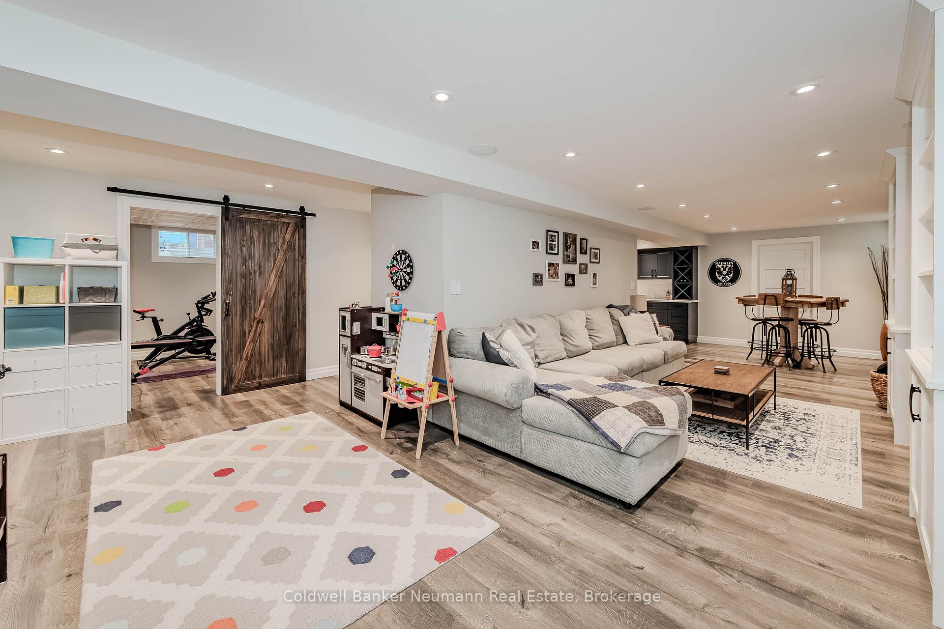 Photo 38 of 44 Hall Avenue, Guelph, Pineridge/Westminster Woods — HOMEH