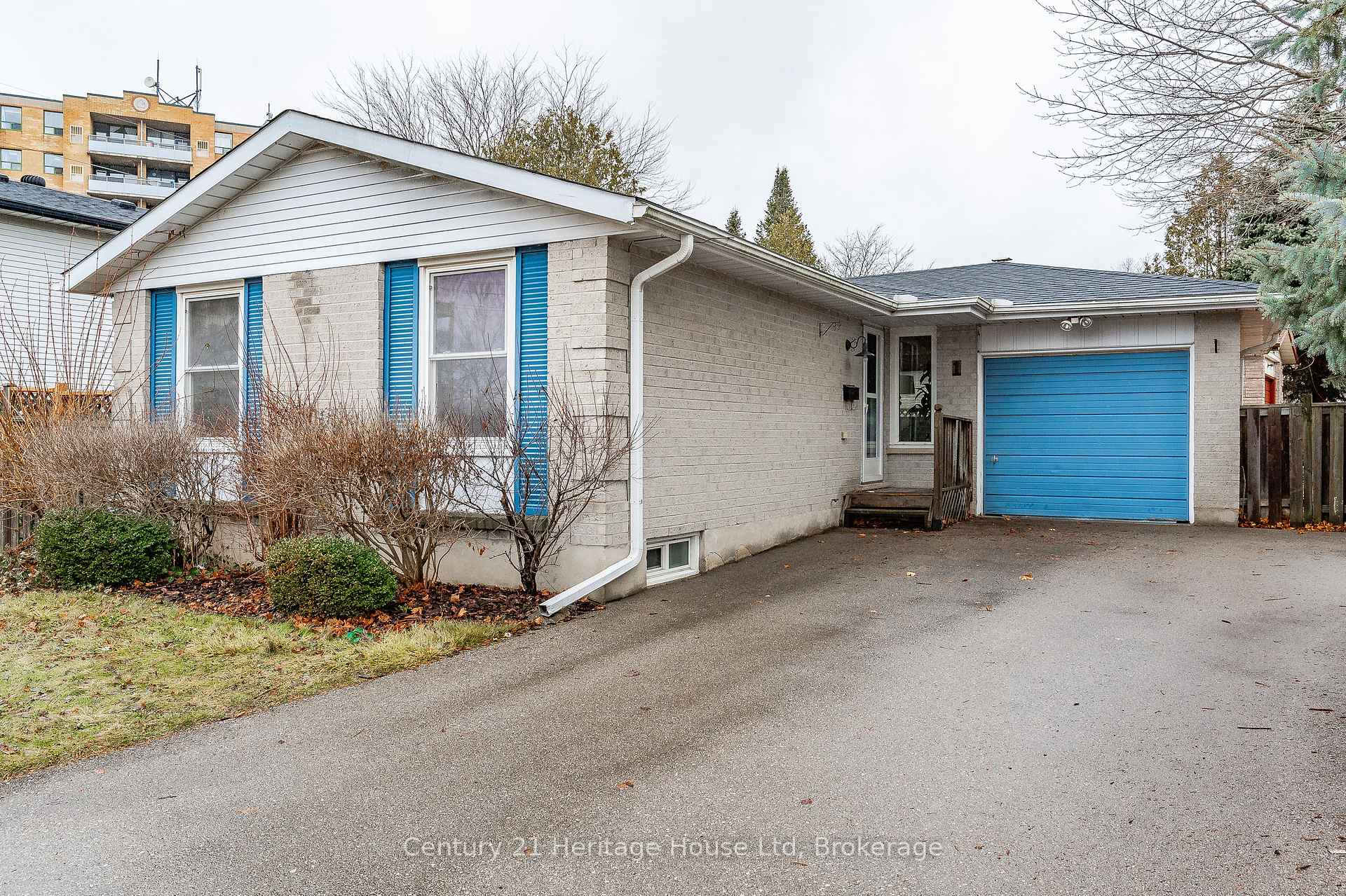 Photo 4 of 1 Christopher Court, Guelph, Kortright West — HOMEH