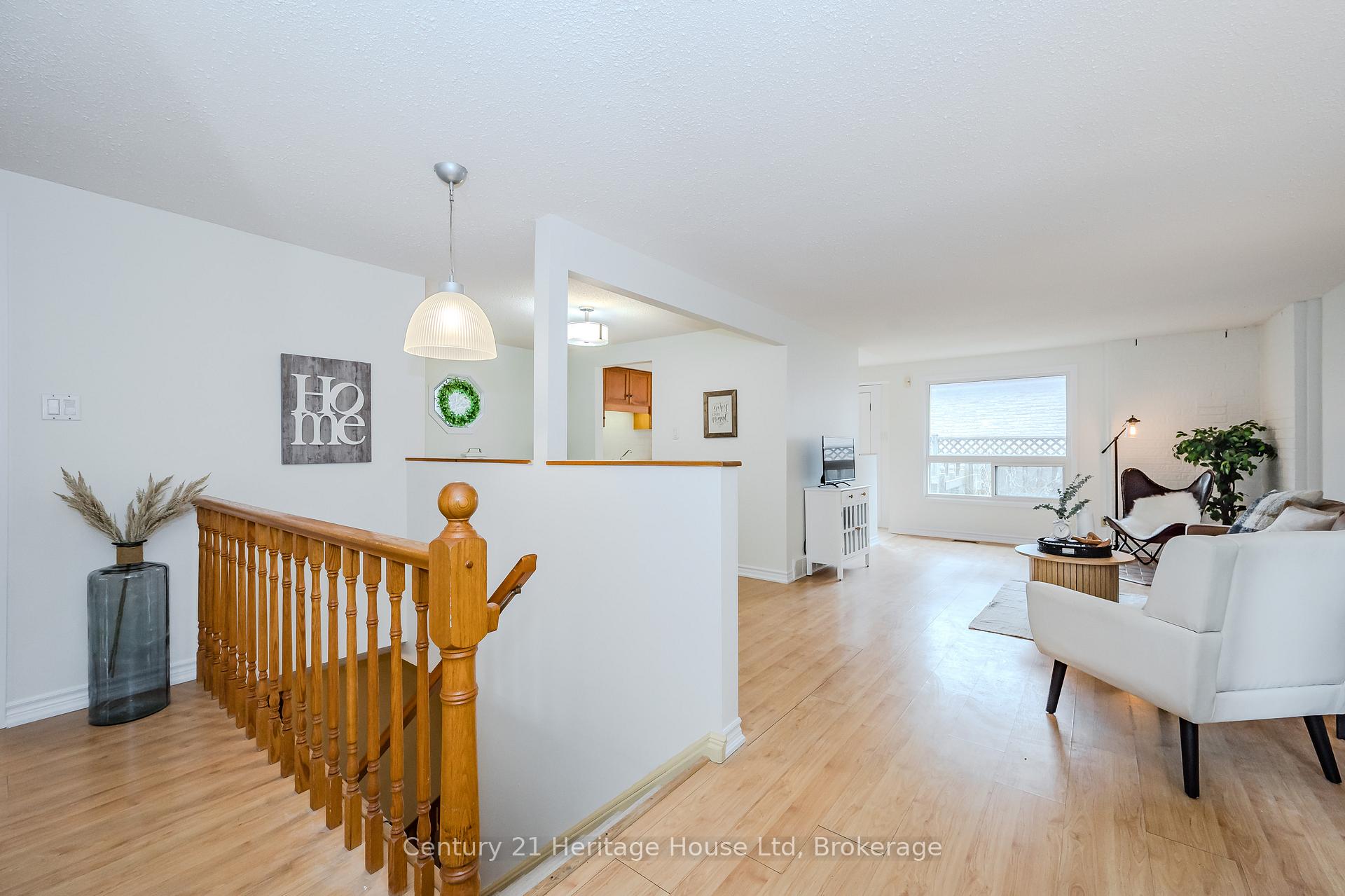 Photo 6 of 1 Christopher Court, Guelph, Kortright West — HOMEH