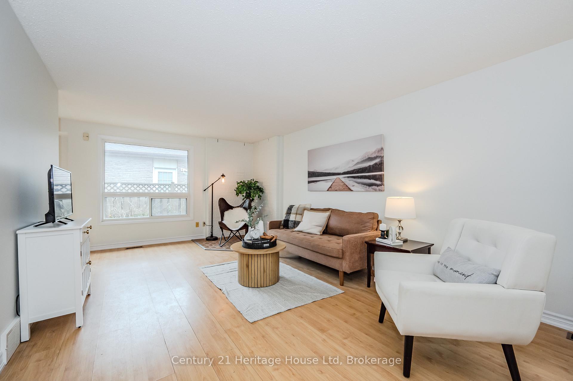 Photo 7 of 1 Christopher Court, Guelph, Kortright West — HOMEH