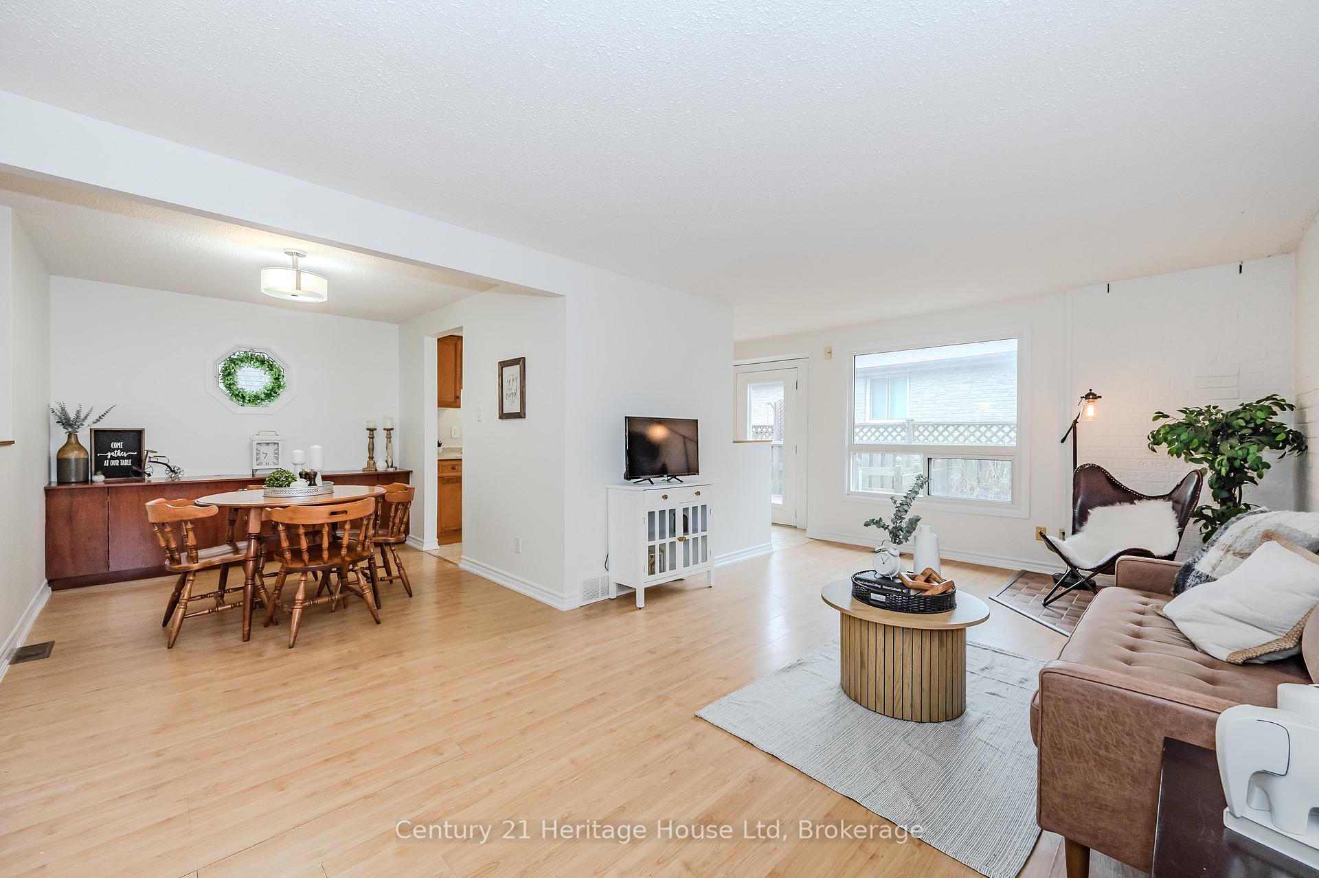 Photo 8 of 1 Christopher Court, Guelph, Kortright West — HOMEH
