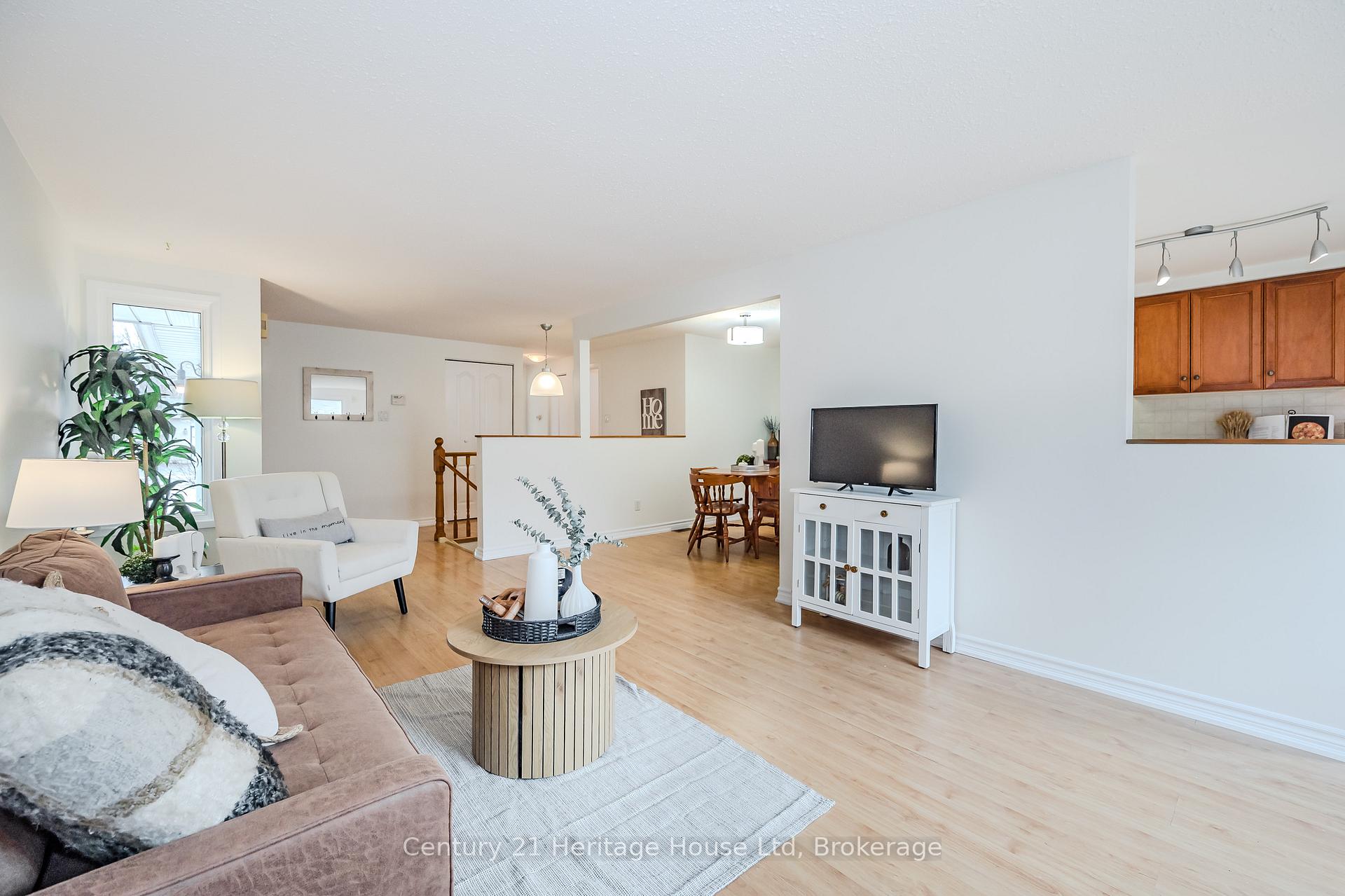 Photo 10 of 1 Christopher Court, Guelph, Kortright West — HOMEH