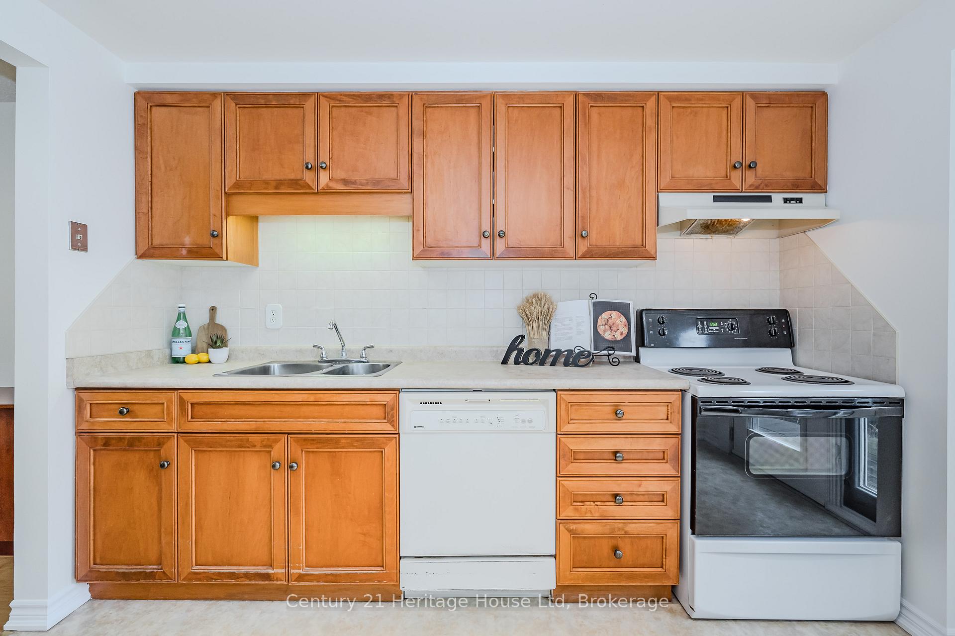 Photo 13 of 1 Christopher Court, Guelph, Kortright West — HOMEH