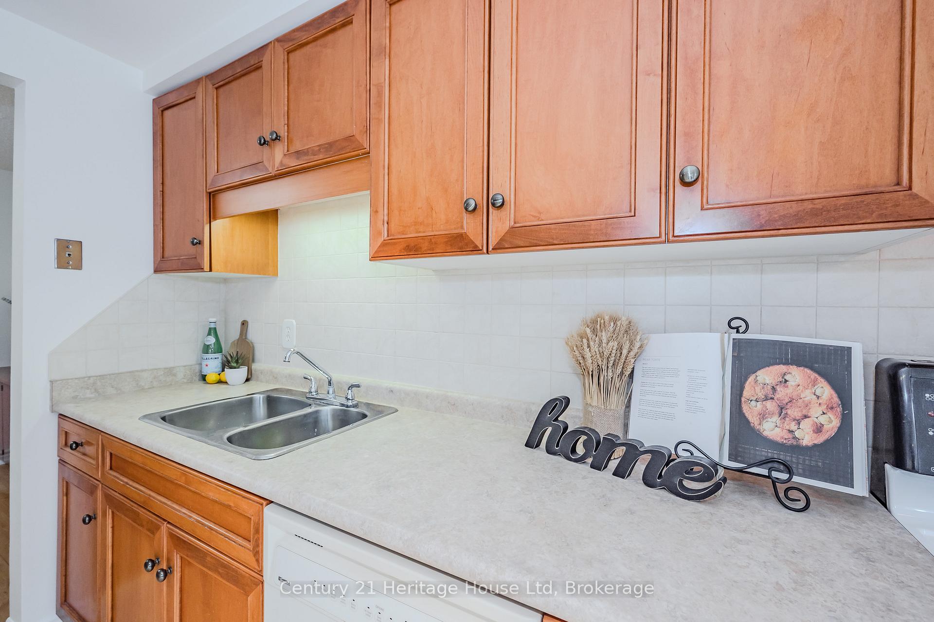 Photo 14 of 1 Christopher Court, Guelph, Kortright West — HOMEH