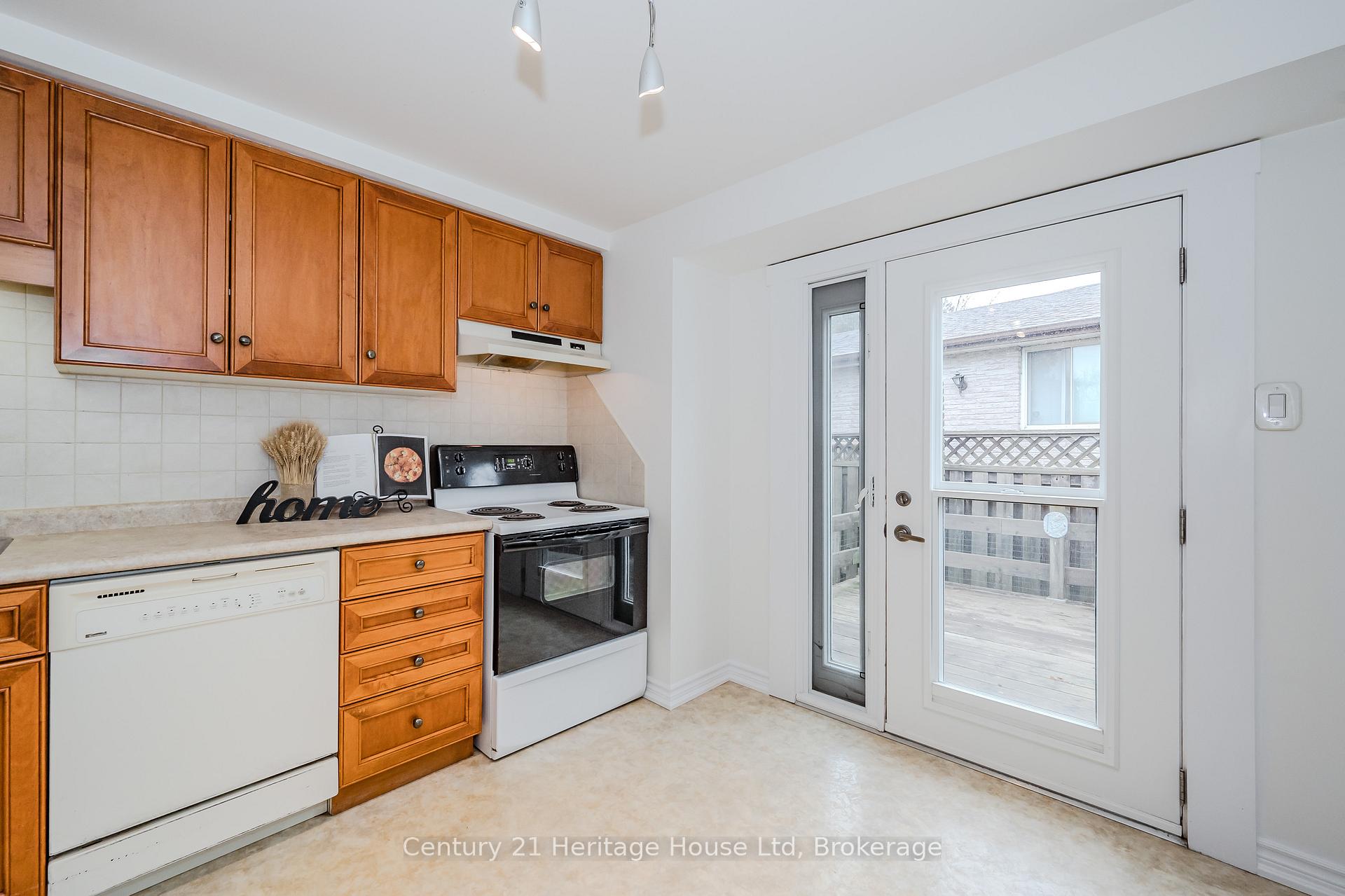 Photo 15 of 1 Christopher Court, Guelph, Kortright West — HOMEH