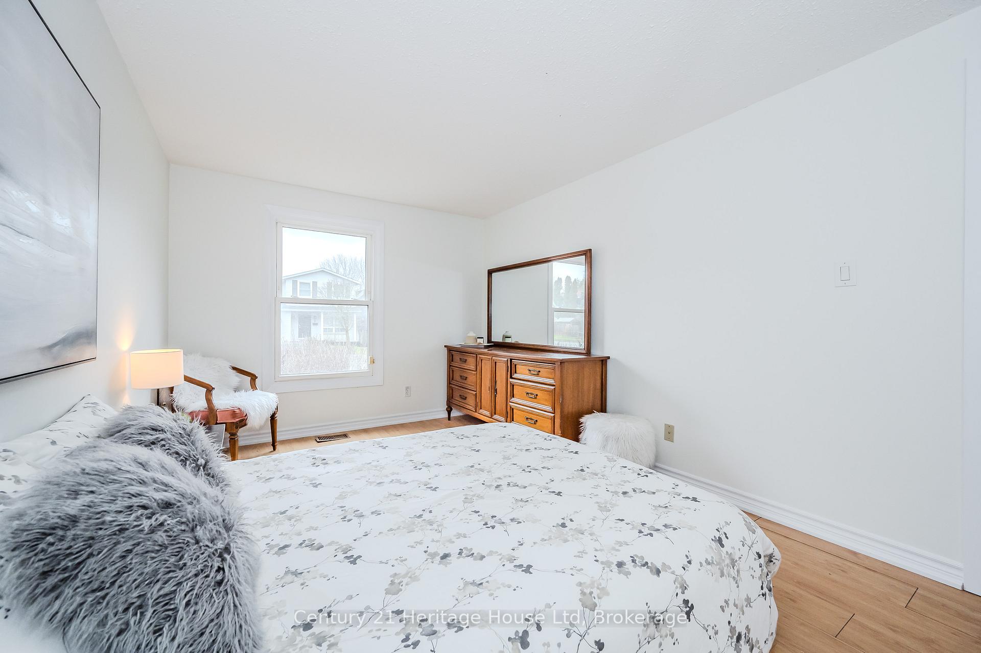 Photo 18 of 1 Christopher Court, Guelph, Kortright West — HOMEH