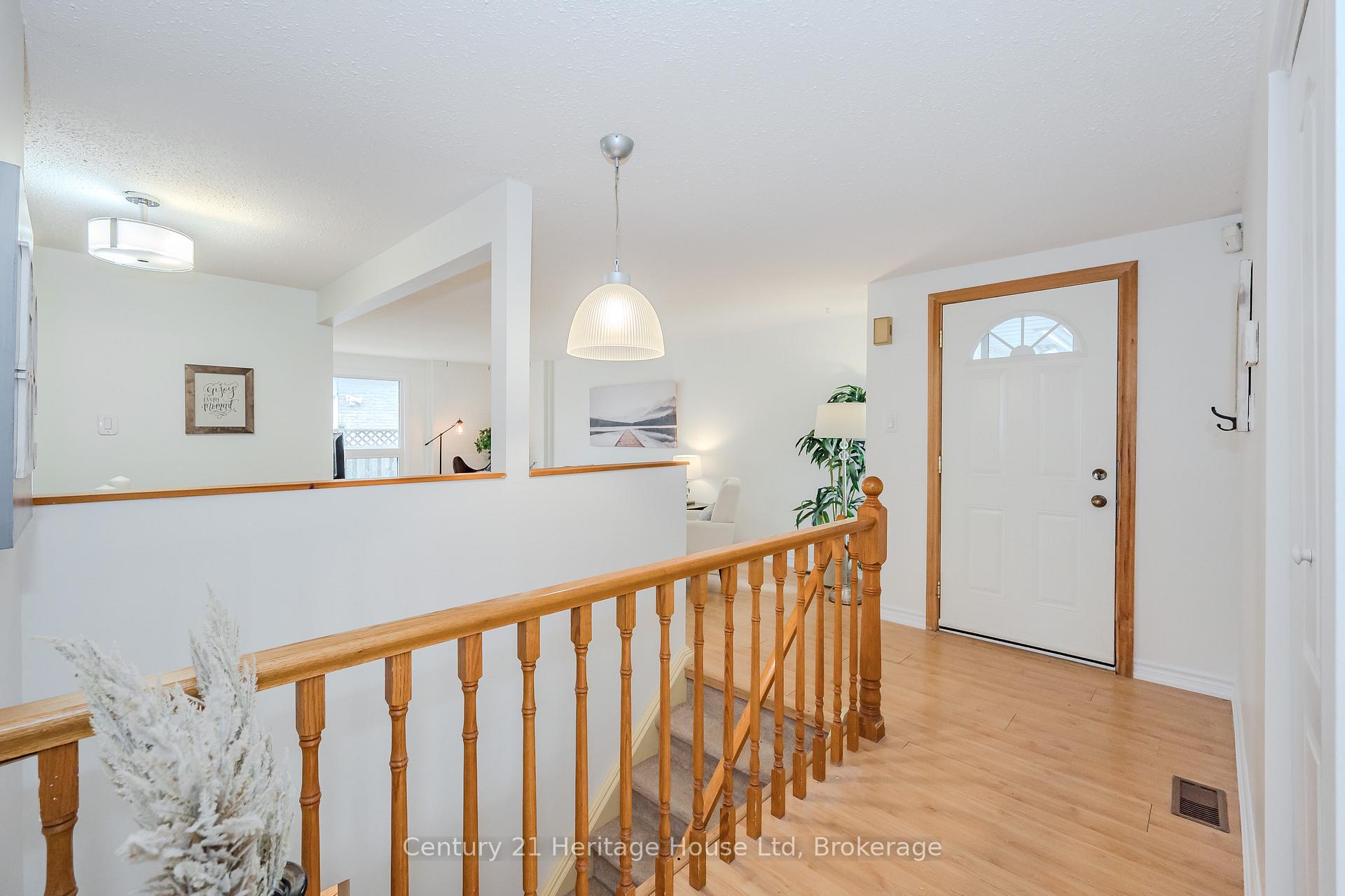 Photo 19 of 1 Christopher Court, Guelph, Kortright West — HOMEH