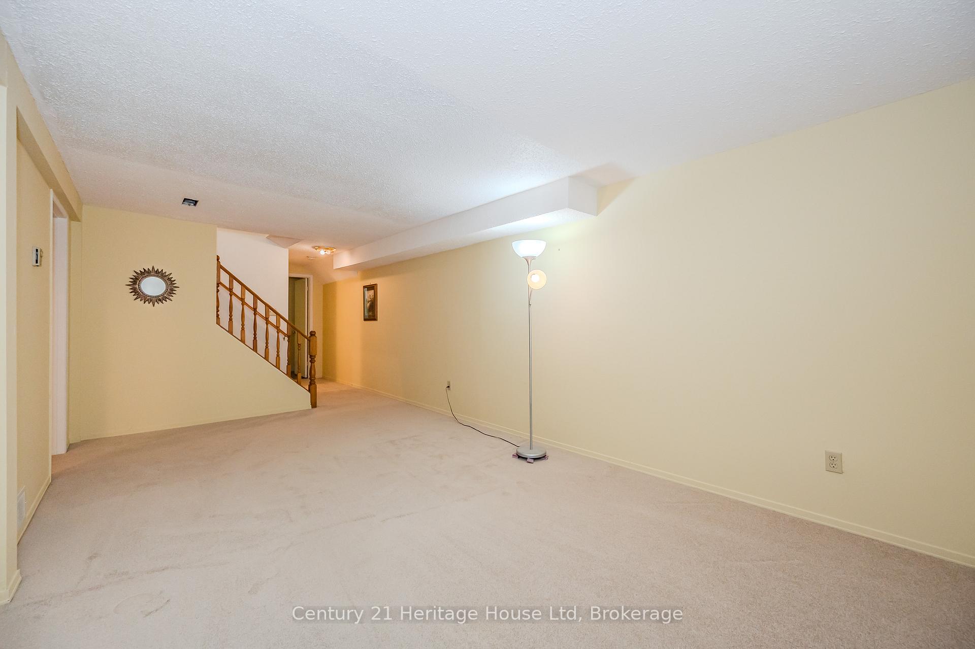 Photo 20 of 1 Christopher Court, Guelph, Kortright West — HOMEH