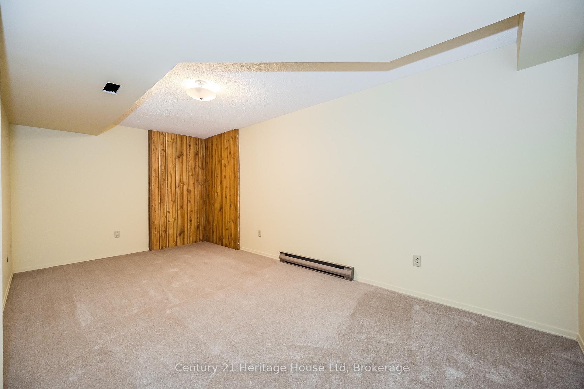Photo 21 of 1 Christopher Court, Guelph, Kortright West — HOMEH