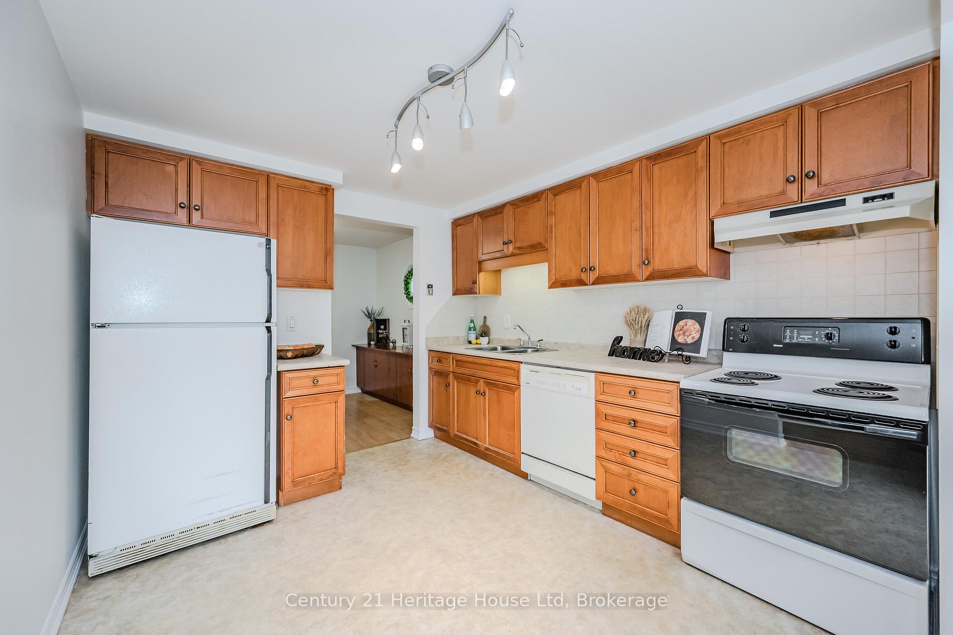 Photo 24 of 1 Christopher Court, Guelph, Kortright West — HOMEH