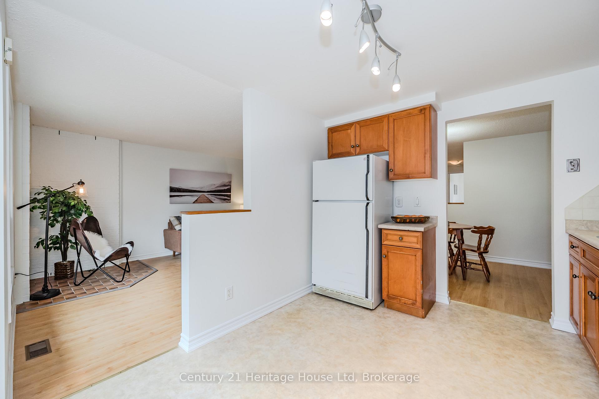 Photo 25 of 1 Christopher Court, Guelph, Kortright West — HOMEH