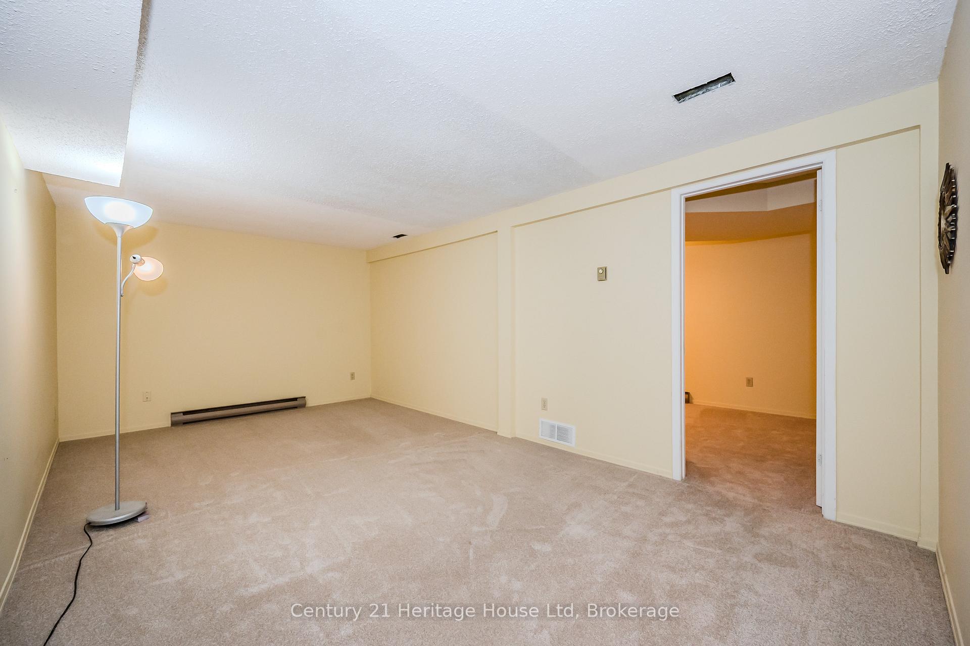 Photo 27 of 1 Christopher Court, Guelph, Kortright West — HOMEH