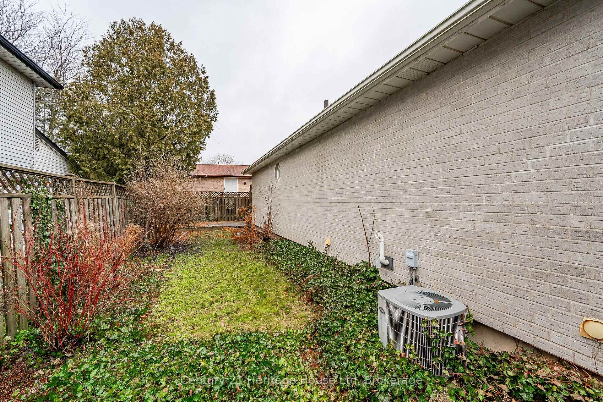 Photo 38 of 1 Christopher Court, Guelph, Kortright West — HOMEH