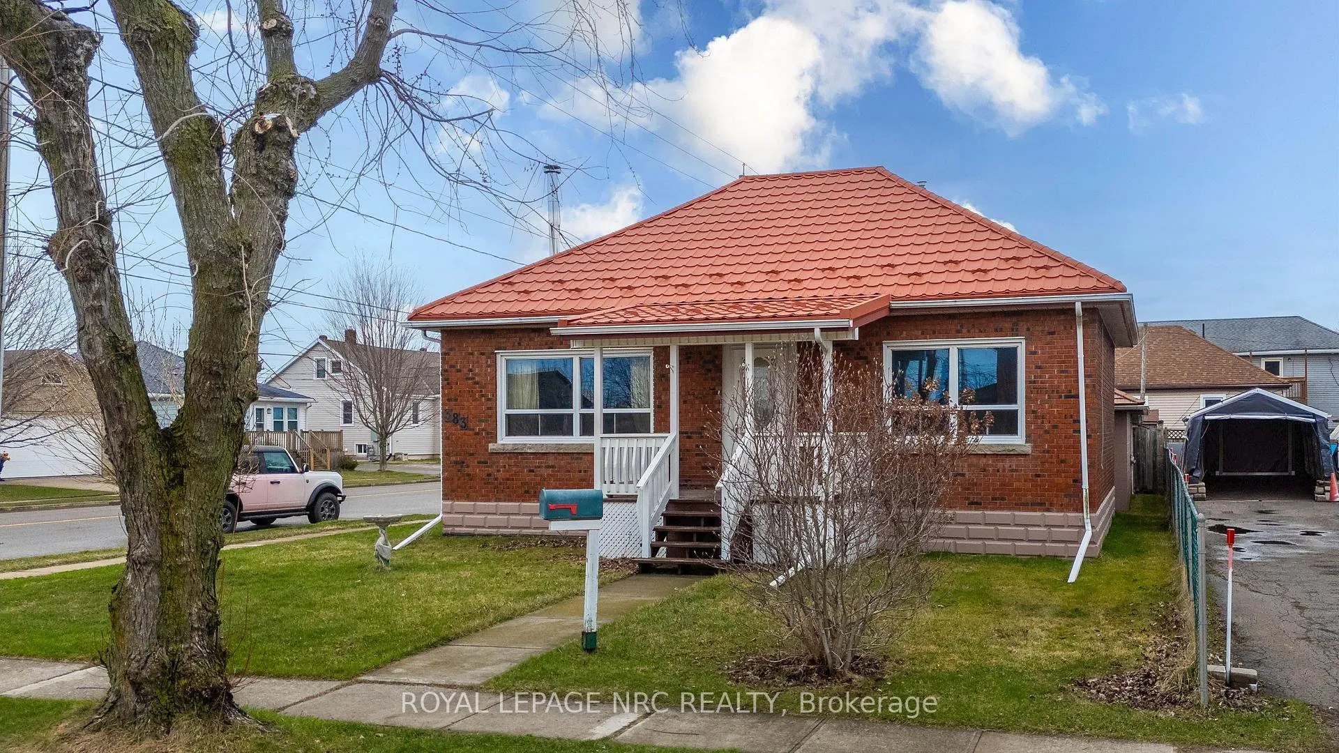 Front of 383 Bell Street