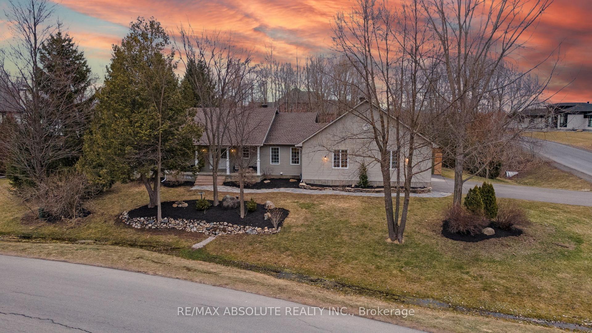 Front of 1601 Shauna Crescent