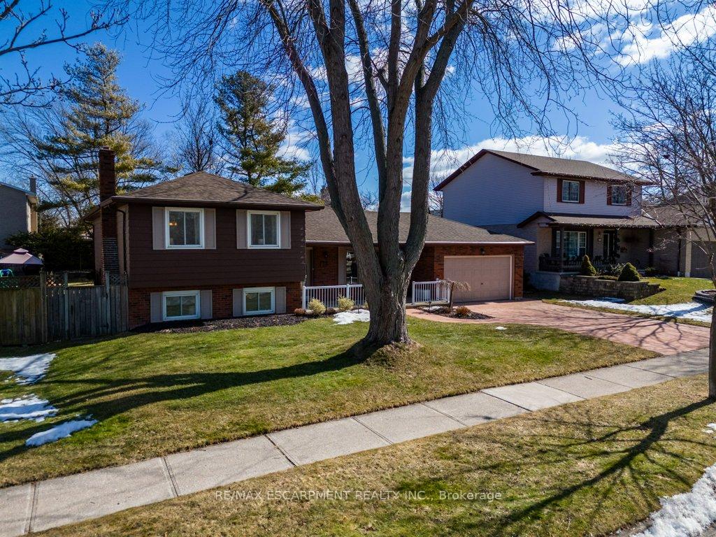 Photo 3 of 28 Bal Harbour Drive, Grimsby, Grimsby Beach — HOMEH