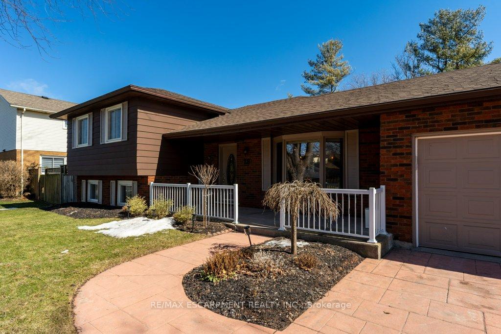 Photo 4 of 28 Bal Harbour Drive, Grimsby, Grimsby Beach — HOMEH