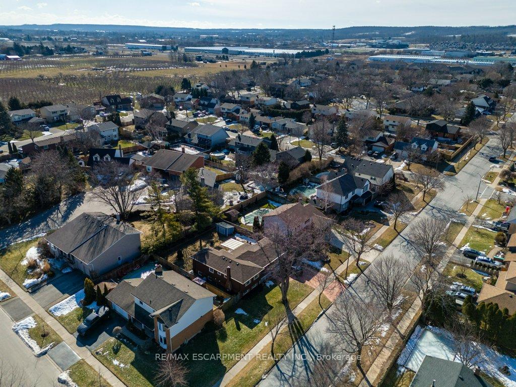 Photo 6 of 28 Bal Harbour Drive, Grimsby, Grimsby Beach — HOMEH