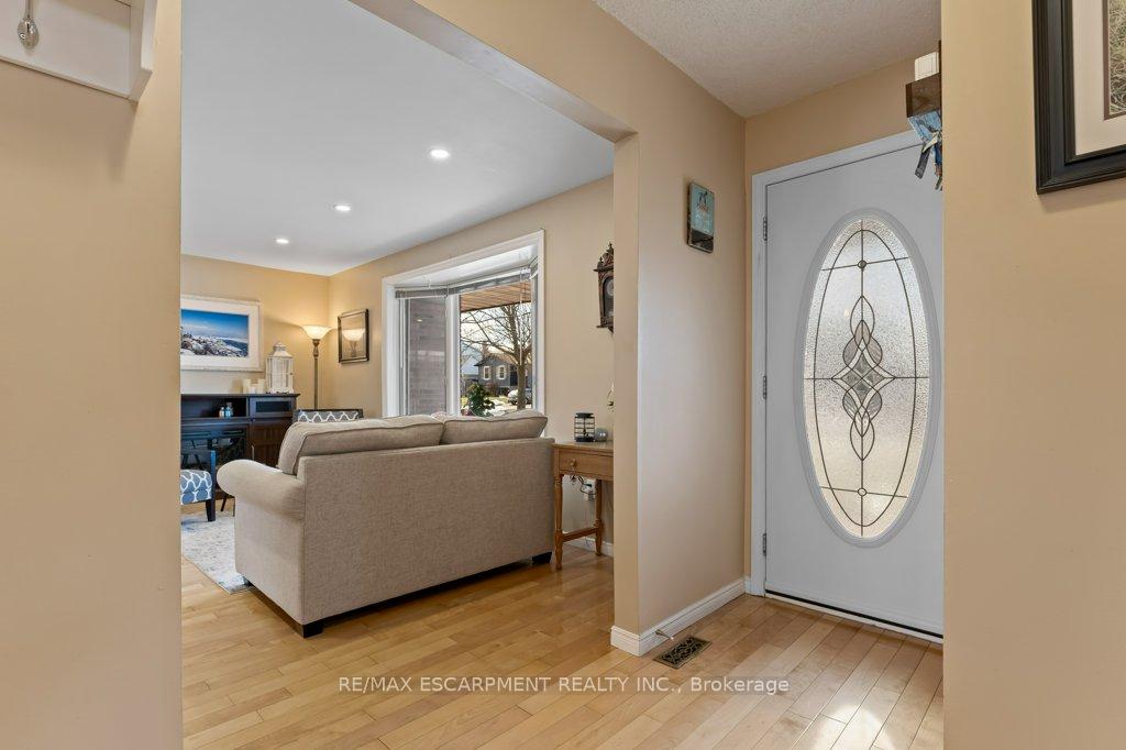 Photo 10 of 28 Bal Harbour Drive, Grimsby, Grimsby Beach — HOMEH