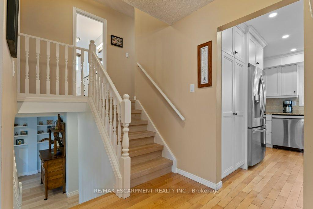 Photo 12 of 28 Bal Harbour Drive, Grimsby, Grimsby Beach — HOMEH