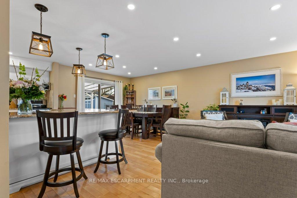 Photo 13 of 28 Bal Harbour Drive, Grimsby, Grimsby Beach — HOMEH
