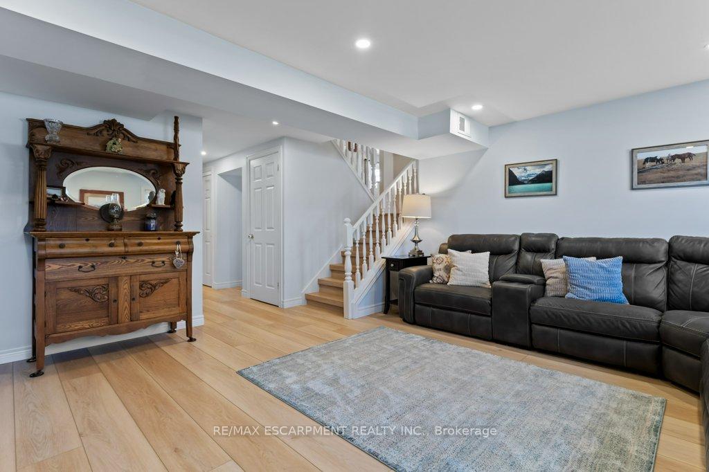 Photo 16 of 28 Bal Harbour Drive, Grimsby, Grimsby Beach — HOMEH