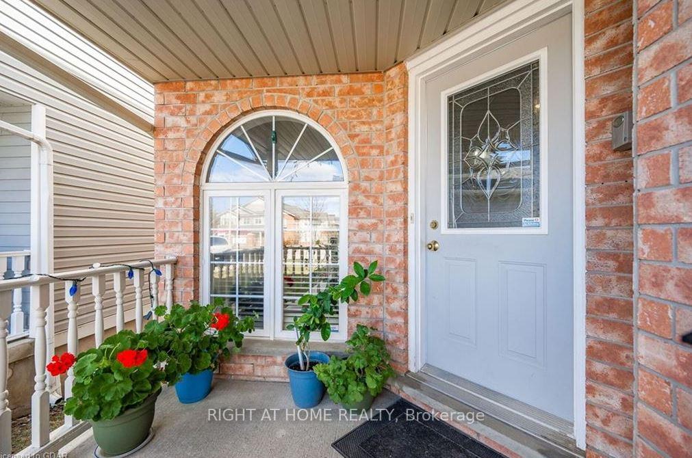 Photo 3 of Unit (Upper), 31 Gosling Gardens, Guelph, Clairfields/Hanlon Business Park — HOMEH