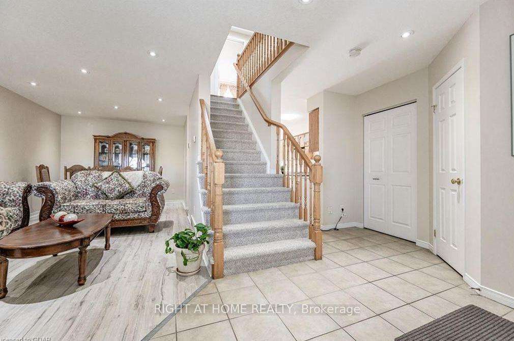 Photo 5 of Unit (Upper), 31 Gosling Gardens, Guelph, Clairfields/Hanlon Business Park — HOMEH