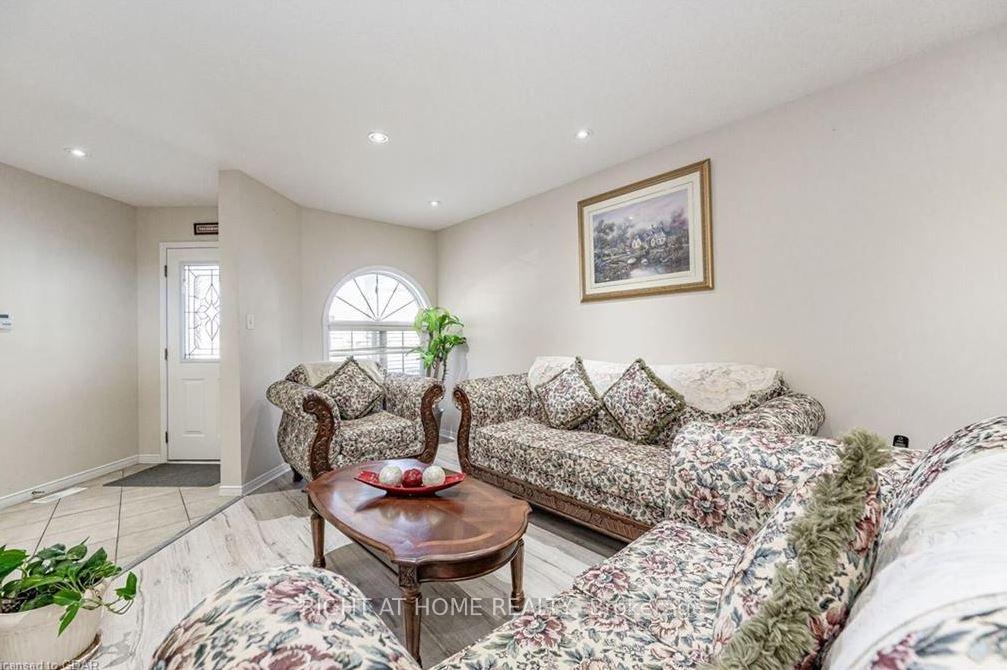 Photo 7 of Unit (Upper), 31 Gosling Gardens, Guelph, Clairfields/Hanlon Business Park — HOMEH