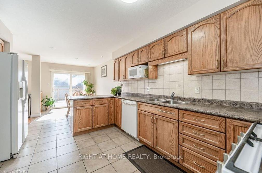 Photo 8 of Unit (Upper), 31 Gosling Gardens, Guelph, Clairfields/Hanlon Business Park — HOMEH