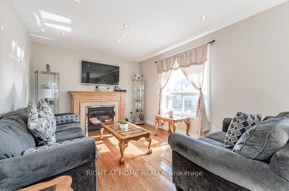Photo 10 of Unit (Upper), 31 Gosling Gardens, Guelph, Clairfields/Hanlon Business Park — HOMEH